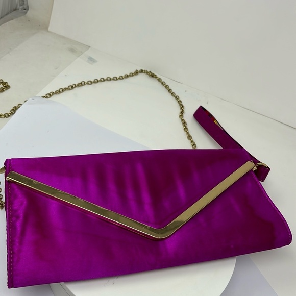 ALDO Fuchsia clutch bag, envelope style with a gold-colored edge and chain - Picture 1 of 8